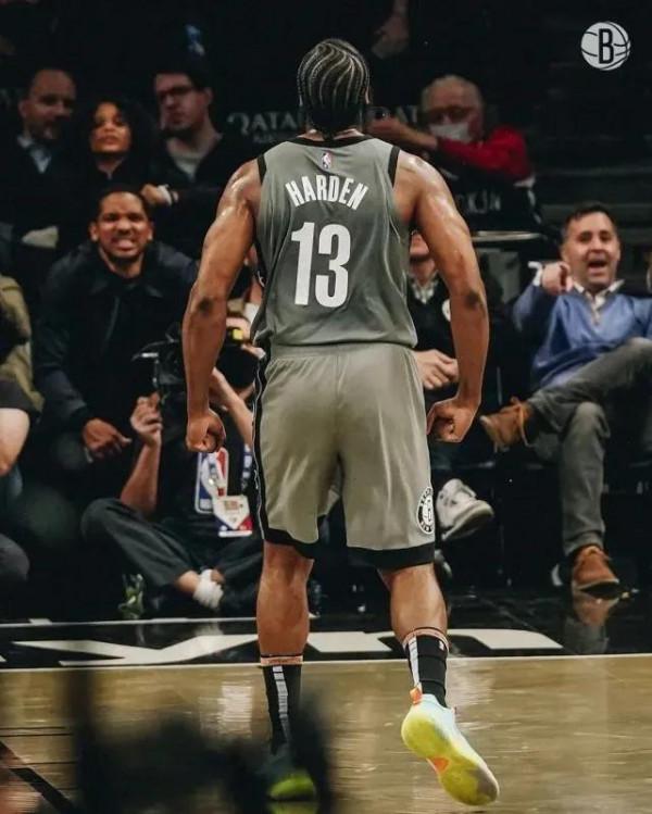 一場比賽罰球19個！熟悉的哈登回來了，喬治得分40加無奈隊友拉胯