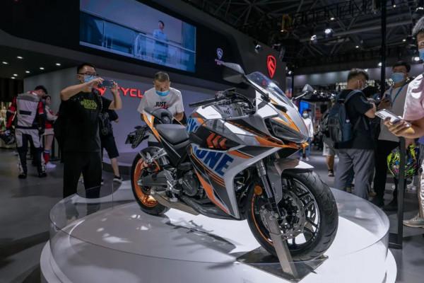 又一款中量級仿賽!賽科龍亮相全新車型RC3S,你期待嗎? 又一款中量級仿賽!賽科龍亮相全新車型RC3S,你期待嗎?