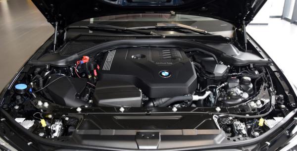 要臉還是要動力,寶馬330i和425i四門怎麼選? 要臉還是要動力,寶馬330i和425i四門怎麼選?