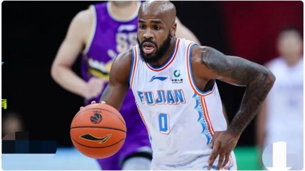 本賽季CBA場均得分超30分的兩個人！本土球員是有多菜