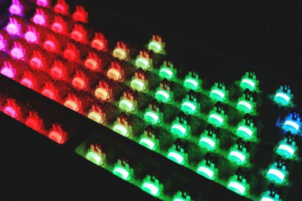 擠爆牙膏，一步到位 HELLO GANSS HS98T無線三模鍵盤