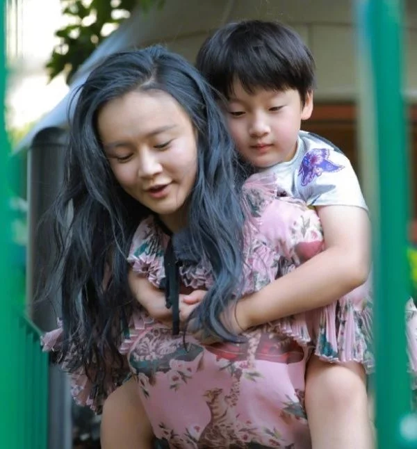 鄒明軒才是“整容式”長大，瘦身成功後容顏大變，小正太誕生了