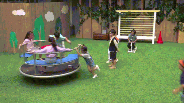 幼兒園高畫質監控下,藏著我們最想知道的娃的“社交”秘密 幼兒園高畫質監控下,藏著我們最想知道的娃的“社交”秘密