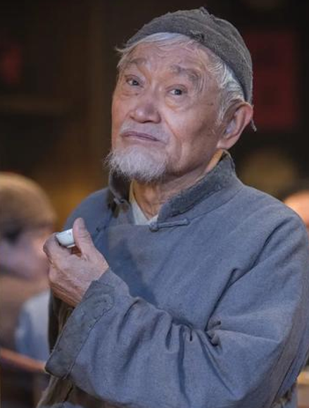 “德藝雙馨”牛犇:用一生積蓄資助上百位學生,晚年獨自住養老院 “德藝雙馨”牛犇:用一生積蓄資助上百位學生,晚年獨自住養老院