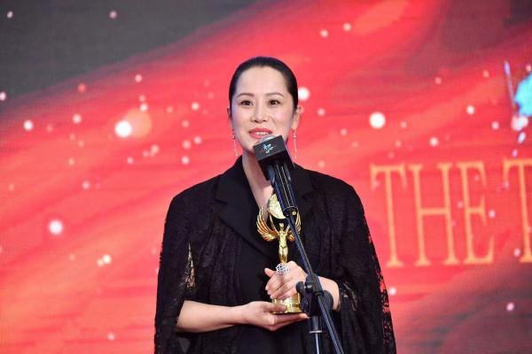 有一種&quot;大變樣&quot;叫海清留長髮，年齡感太明顯，終於相信她44歲了