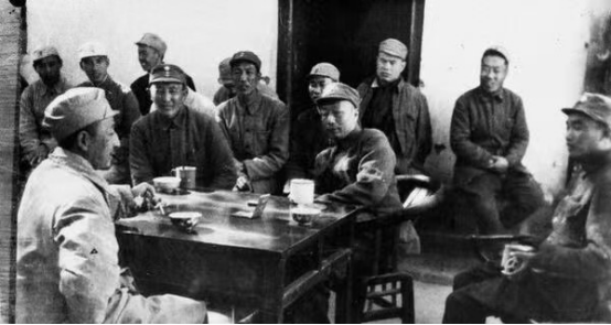1947年土匪偷襲，我軍數名高階幹部犧牲，毛主席下令槍斃護衛員