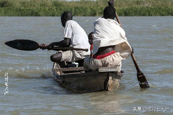 「查德」走進“查德湖”上的島嶼村莊
