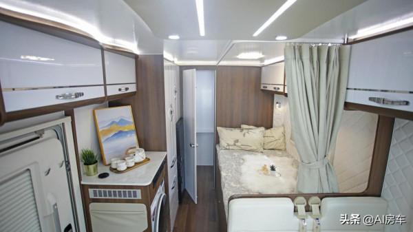 C2駕照開的大眾輕卡房車!2.8T動力+6T承載,帶獨立廚衛和5人床 C2駕照開的大眾輕卡房車!2.8T動力+6T承載,帶獨立廚衛和5人床