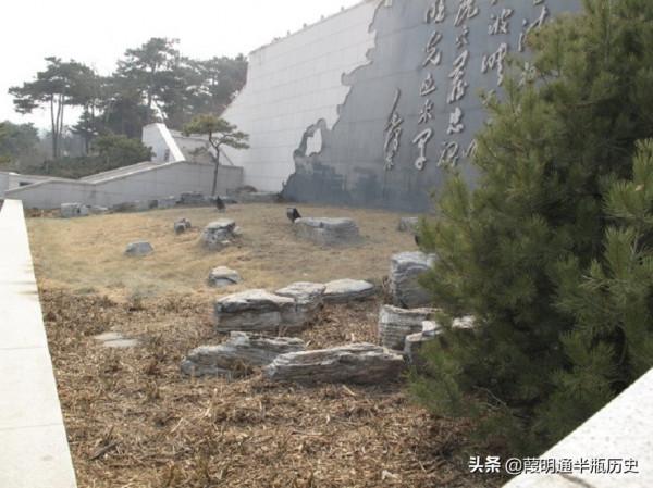 無名英雄紀念碑文為何寫做無朕加之而不怒，而不是無故加之而不怒