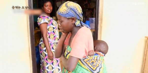 太心酸,非洲一家窮得只剩一口鍋,孩子餓得偷鄰居食物!紀錄片 太心酸,非洲一家窮得只剩一口鍋,孩子餓得偷鄰居食物!紀錄片