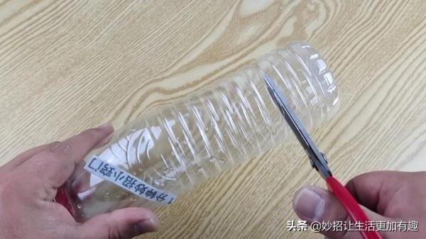 家裡衣服太多怎麼辦？別再買櫃子了，教你一招簡單整齊收納衣服