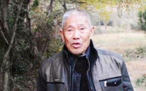 80歲老人墓穴生活實紀：在山上種地養蜂，生活悠然自得