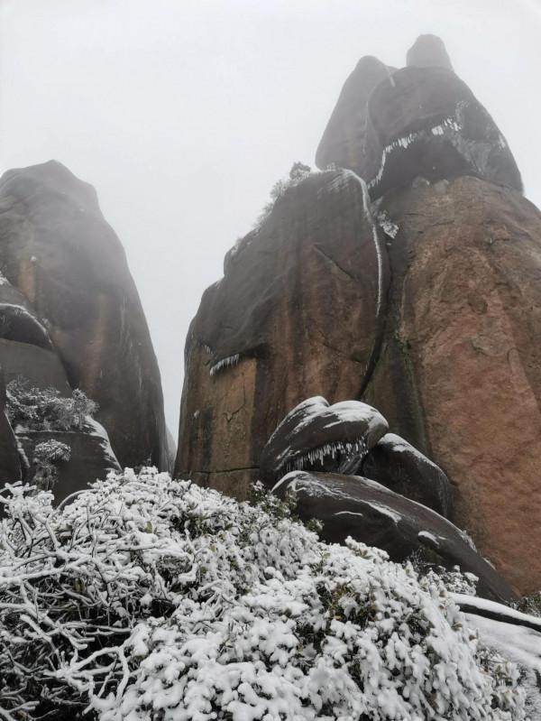 雪後登上饒靈山