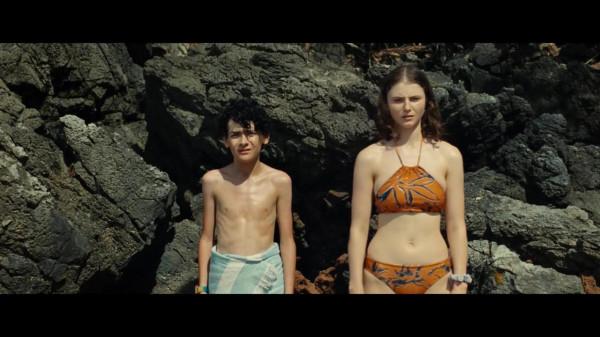 懸疑電影《老去》:濃縮生命的詭異海灘,讓度假變成度餘生 懸疑電影《老去》:濃縮生命的詭異海灘,讓度假變成度餘生