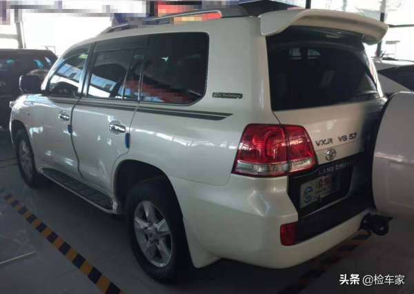 V8的豐田陸巡太罕見！開了11年還能賣50萬，可以買兩輛同年的X5