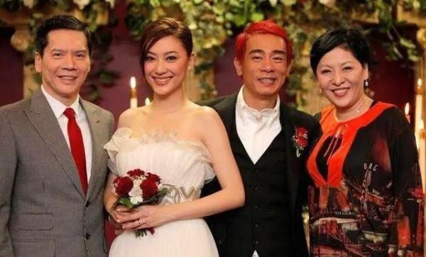 向太內定的兒媳婦,卻跟陳冠希傳出緋聞,最後嫁給大16歲的陳小春 向太內定的兒媳婦,卻跟陳冠希傳出緋聞,最後嫁給大16歲的陳小春