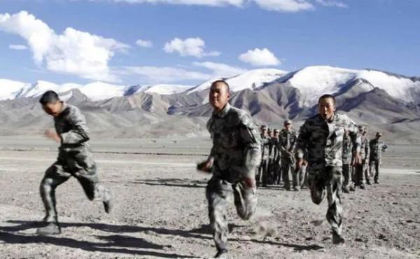 連美軍都能打哭的中國軍人，在國內咋就一點“威嚴”都沒了？