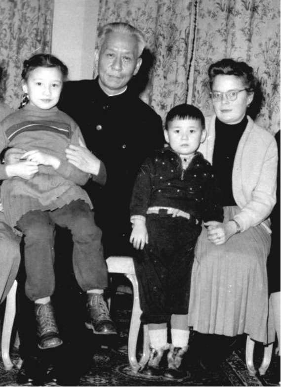 劉維寧曾無奈敘述事實：劉少奇長孫的身份，有時對我是一種負擔