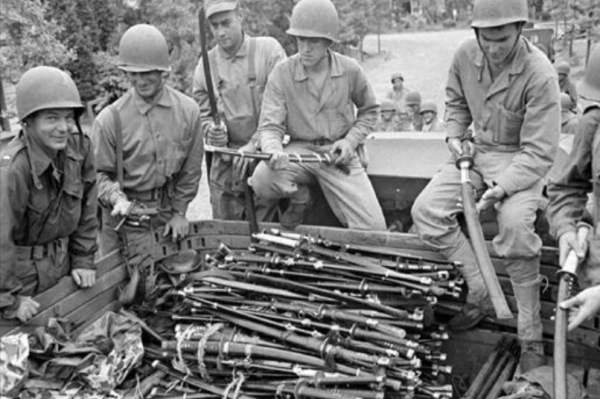 1958年，首長去遼寧視察工作，發現糧庫警衛竟是犧牲5年的老戰友