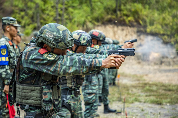 廣西武警：200餘名特戰尖兵巔峰對決
