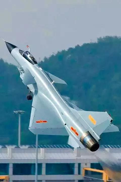 AL31F的研製基本上是保證可靠性的減重、減重、再減重 AL31F的研製基本上是保證可靠性的減重、減重、再減重