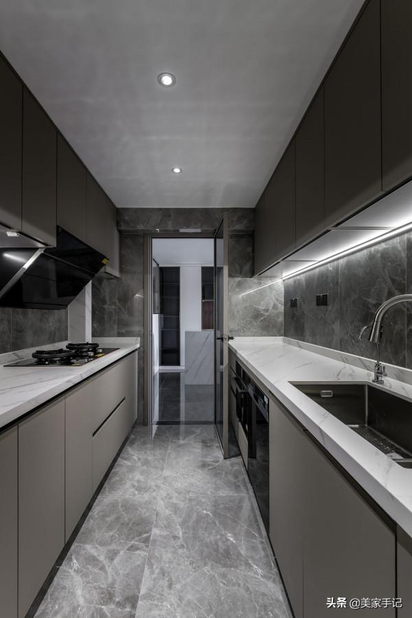 她家138㎡大宅，一進門玄關就把我迷住，客廳設計太棒了！曬一曬