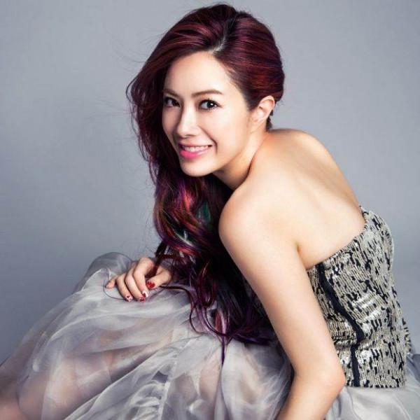 最慘天后徐懷鈺:爺爺酗酒,父親販毒跳樓身亡,她過得比你想得苦 最慘天后徐懷鈺:爺爺酗酒,父親販毒跳樓身亡,她過得比你想得苦