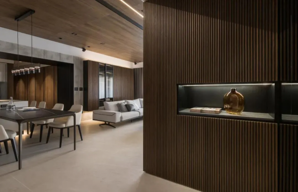 好宅HOUZE | 大面積木飾面的運用，打造出穩重端莊的質感