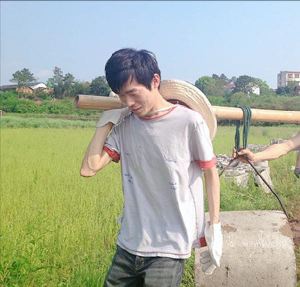 最美村官秦玥飛，耶魯畢業拒百萬年薪回國拿1450工資，後來怎樣了