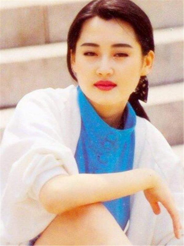 至今未婚的10位大齡女星,最大62歲最小42歲,皆有難以言說的苦衷 至今未婚的10位大齡女星,最大62歲最小42歲,皆有難以言說的苦衷