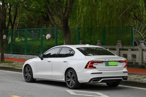 二手沃爾沃插混S60：4.7秒破百，7分錢一公里