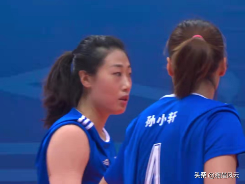遼寧女排下狠手3-0勝河南隊,朱婷給隊友遞水,球隊輸後黯然神傷 遼寧女排下狠手3-0勝河南隊,朱婷給隊友遞水,球隊輸後黯然神傷