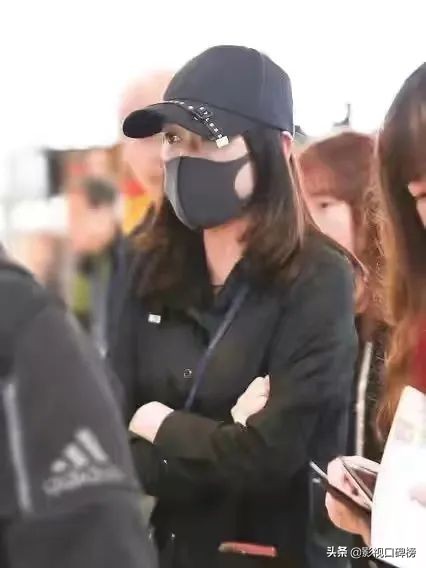 陳喬恩連續五年悼念喬任梁，為什麼每年的配圖都是粉色天空？