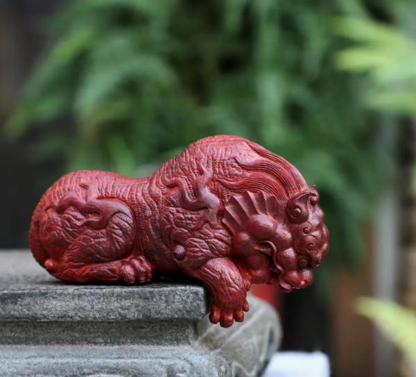 避水金晶獸！這紫檀木雕太有意思了！好手藝