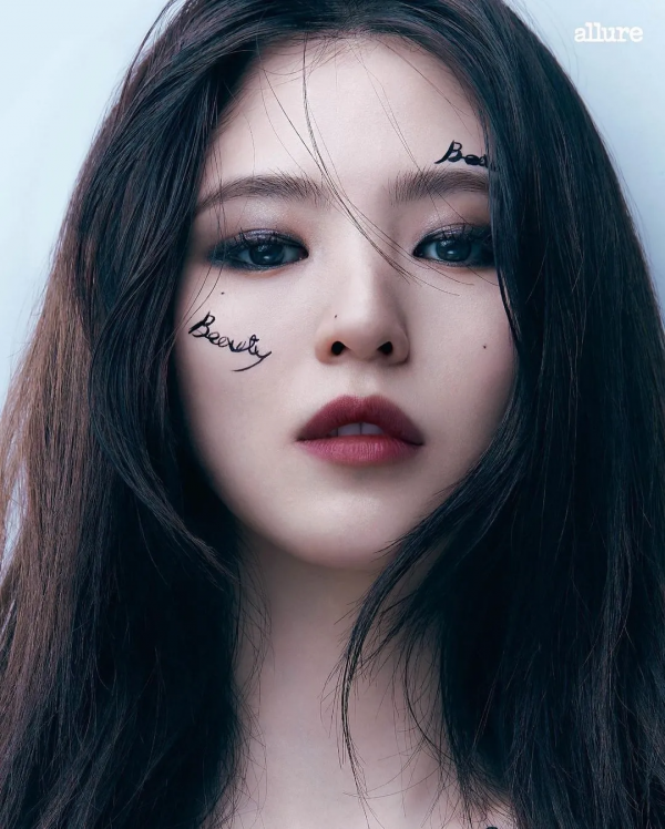 BLACKPINK拍封面被嘲&OpenCurlyDoubleQuote;摳圖打假現場&rdquo;？網友：韓國雜誌你沒有心