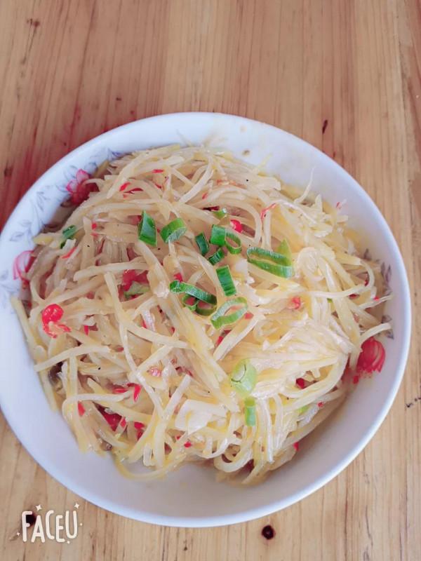 簡單的“酸辣土豆絲的正確做法，清脆爽口，酸辣開胃，下酒又下飯