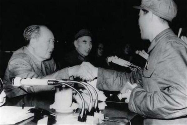 他是原瀋陽軍區副司令,20歲參軍,28歲獲一等功,1977年卻被免職 他是原瀋陽軍區副司令,20歲參軍,28歲獲一等功,1977年卻被免職