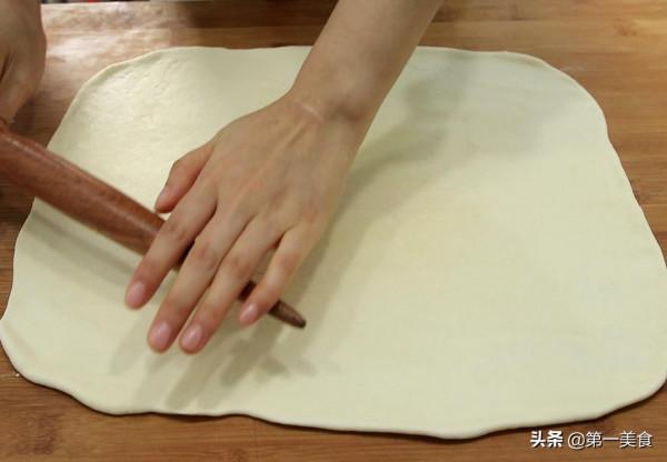 廚師長分享家常油卷做法，學會這個發麵技巧，不變形不塌陷又鬆軟