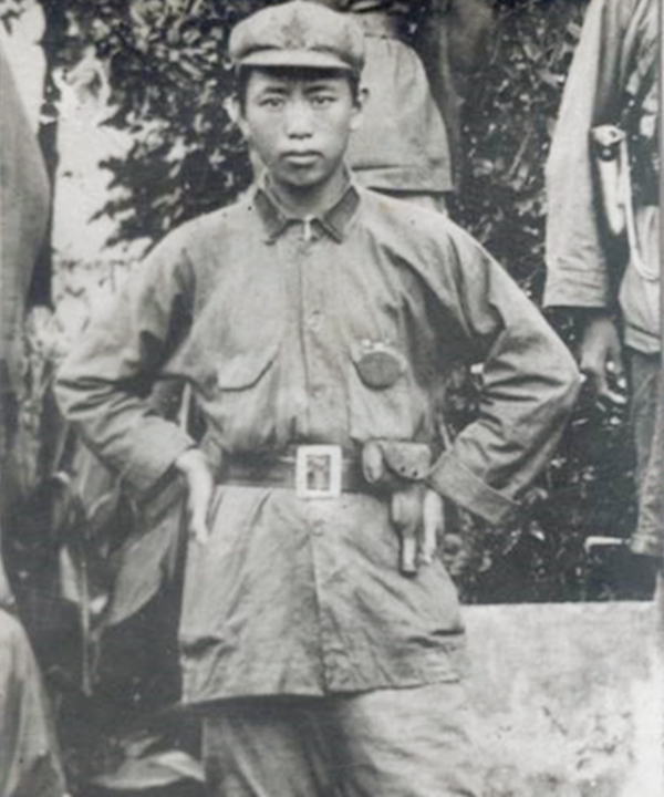 80門火炮齊轟,林彪一線督戰,怒摔望遠鏡:浪費炮彈 80門火炮齊轟,林彪一線督戰,怒摔望遠鏡:浪費炮彈