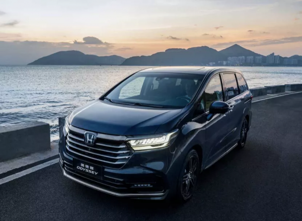 新朗逸將搭載星空前臉；特斯拉對國產車型簡配