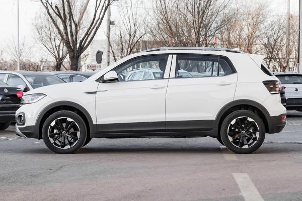 探影：1&period;5L&plus;愛信6AT，百公里油耗5&period;9L，外觀簡約耐看，值得選？