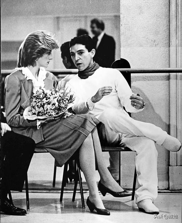 身高1米58的跳舞男人,一個電話邀請了戴安娜,一生命運與她捆綁 身高1米58的跳舞男人,一個電話邀請了戴安娜,一生命運與她捆綁