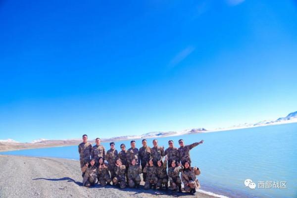 12天,2000公里,高原女兵帶去歡樂與溫暖 12天,2000公里,高原女兵帶去歡樂與溫暖