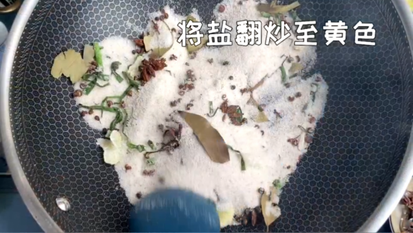 趁著梭子蟹還肥，趕緊吃個痛快！鹽焗梭子蟹，吃起來