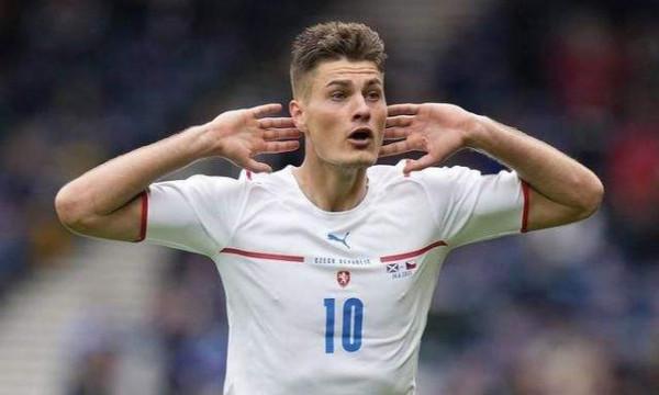 奧東科爾奉勸弗利克觀察達胡德,捷克射手有望變成萊萬的繼任者 奧東科爾奉勸弗利克觀察達胡德,捷克射手有望變成萊萬的繼任者