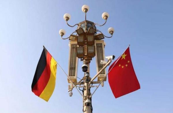 “我們要尊重中國，絕不能和中國對抗！”