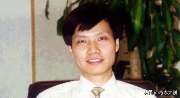 雷軍的傳奇人生，曾投資百萬卻輸得血本無歸，如今小米誰人不知