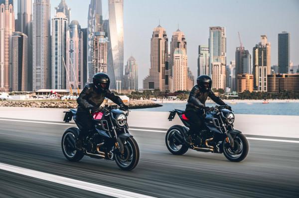 KTM - Brabus 博速 1300 R 戶外特寫