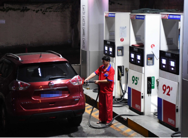 國內油價“三連跌”！廣大司機迎來好訊息，一筆錢又能省下了