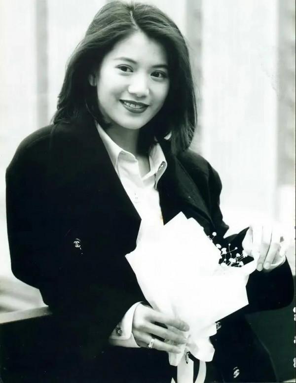 公開戀情時讓全港少男心碎的袁詠儀有多美